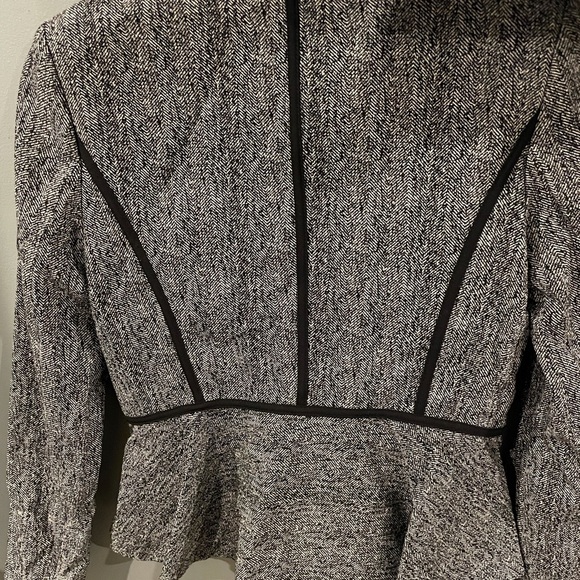 Beautiful DKNY blazer size 8 ✨ - Picture 3 of 4